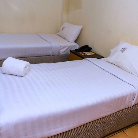 Aponye Hotel Kampala Exterior photo